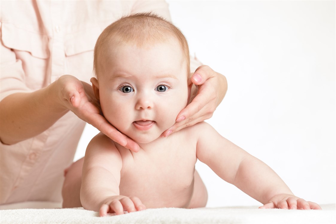 ما الذي تحتاجين إلى معرفته حول رأس الطفل بعد الولادة؟